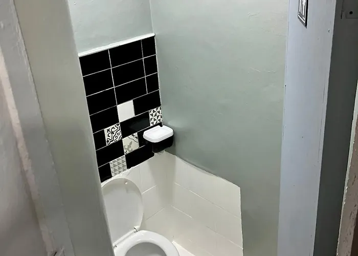 Qc Friendly Community Pod Near Hospital Qc Mrt Manila