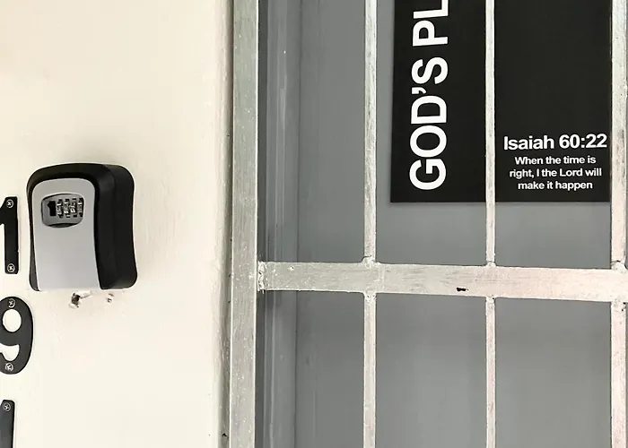 Qc Friendly Community Pod Near Hospital Qc Mrt Manila