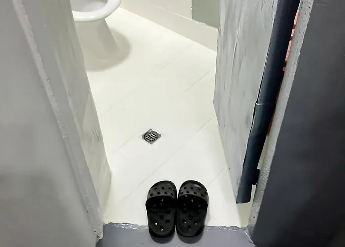 Qc Friendly Community Pod Near Hospital Qc Mrt Manila